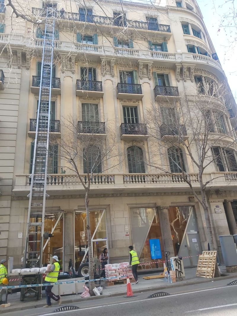 Operarios con chaleco de seguridad